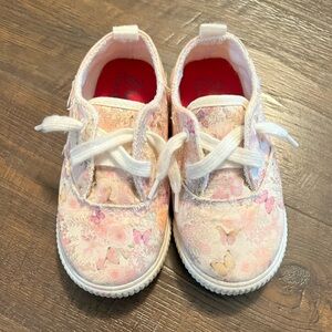 Girls spring sneakers wit butterflies in pink